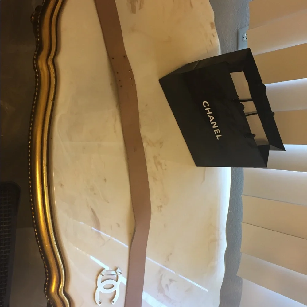 CHANEL Gold Metallic Belt - Picture 2 of 10